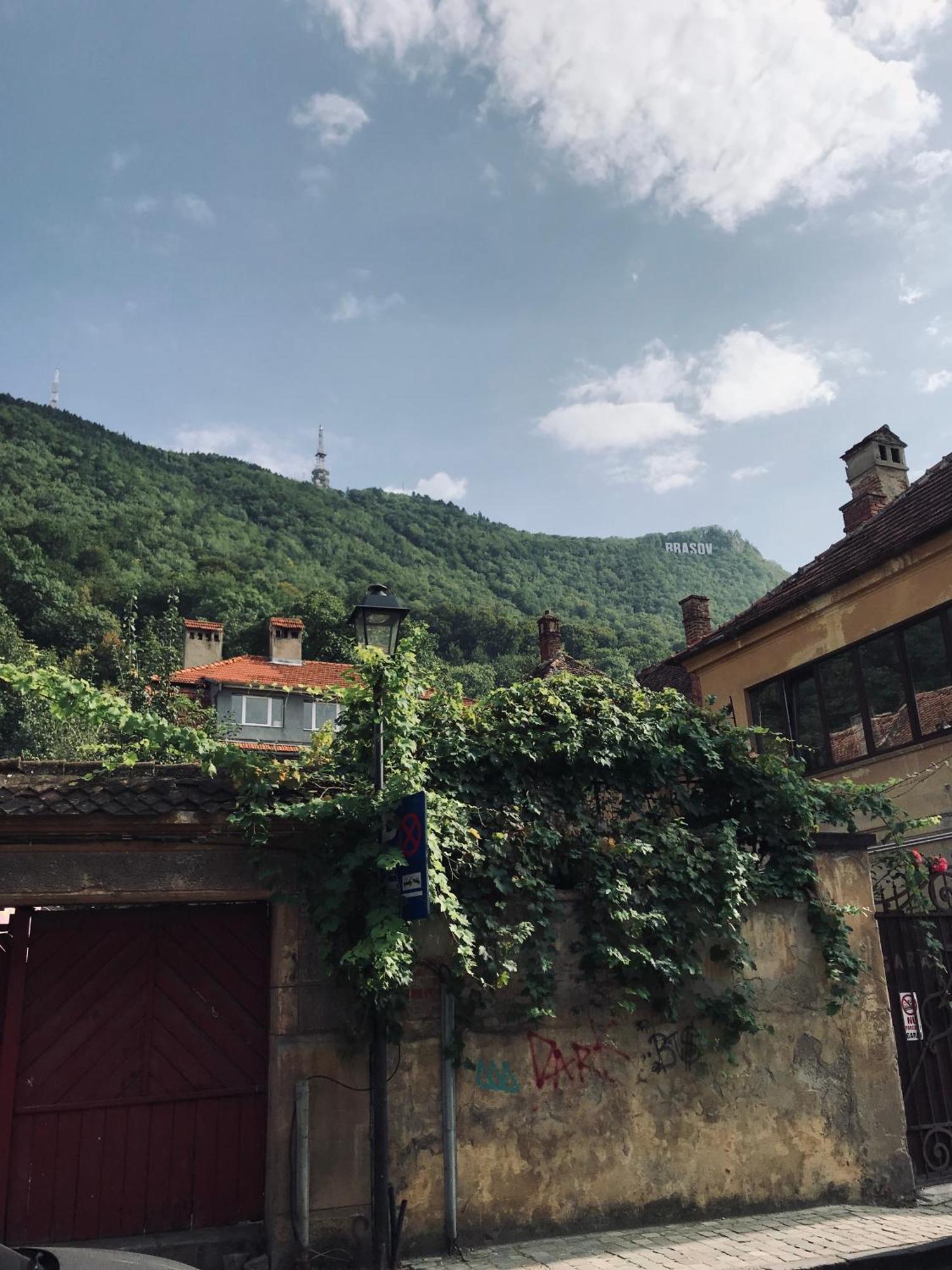 Apartamento Gorgeous Brasov Flat With Patio And Mountain Views Exterior foto